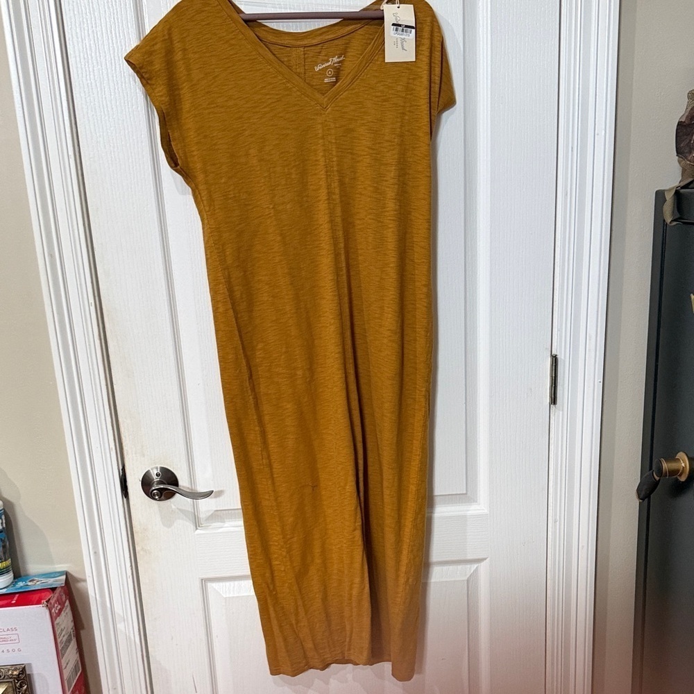 Universal thread size, small Mustard Yellow/antique gold V-Neck Dress NWT